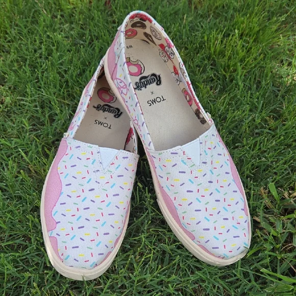 Toms X Randy's Donut Sprinkle Shoes Limited Edition - Picture 8 of 8